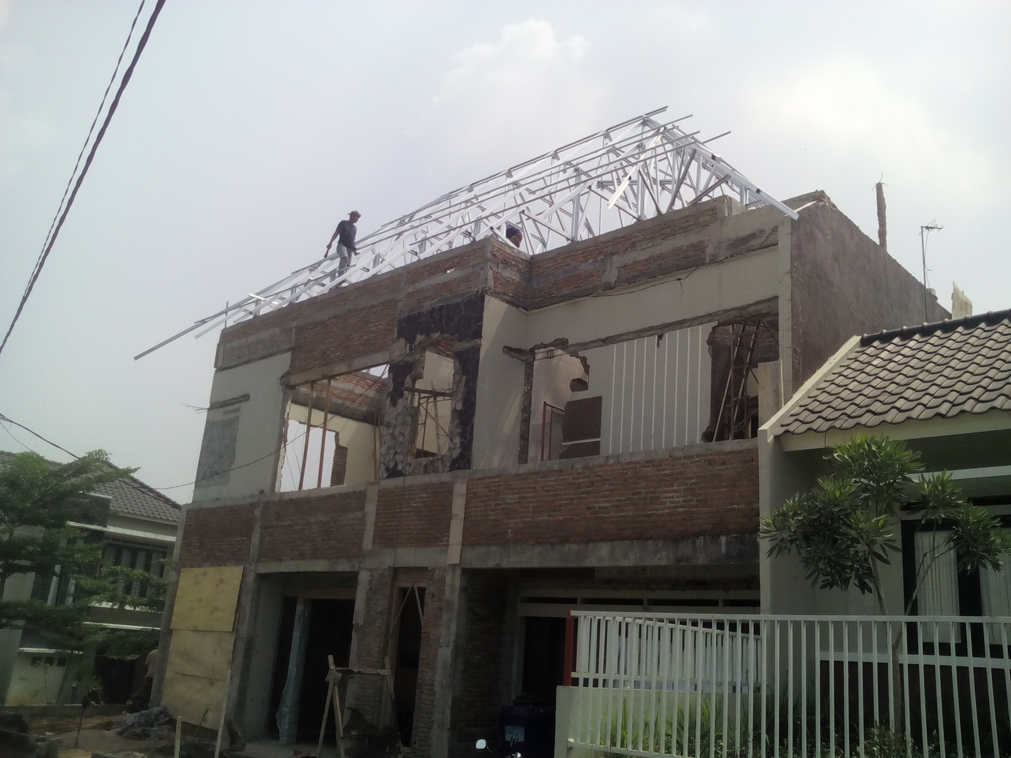 Rumah tinggal Di Perum. Mutiara Sentul Bogor Rangka Atap